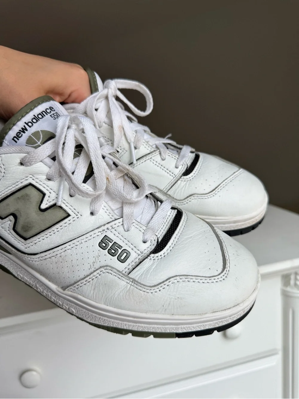 NEW BALANCE 550 WHITE & OLIVE SNEAKERS — SIZE 11.5